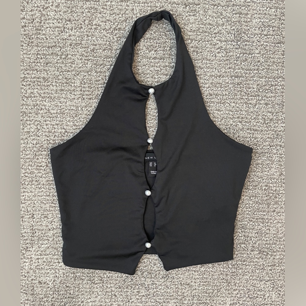 Black button crop top